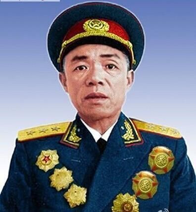 此人在东北曾统帅数十万兵马,其副手授上将,他6次降级只授少将