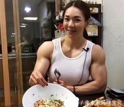 5,妹子不亏是健身的,我身为男人都不如你!吃饭都这么大碗!