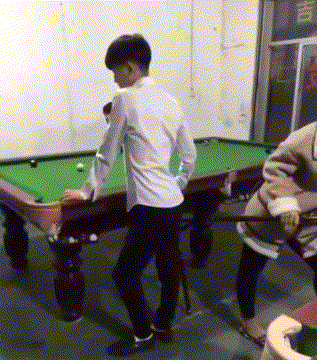 老娘手上的台球杆专治各种不服