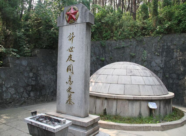 梦境预兆，解读做梦梦到一大堆死人啊的深层含义