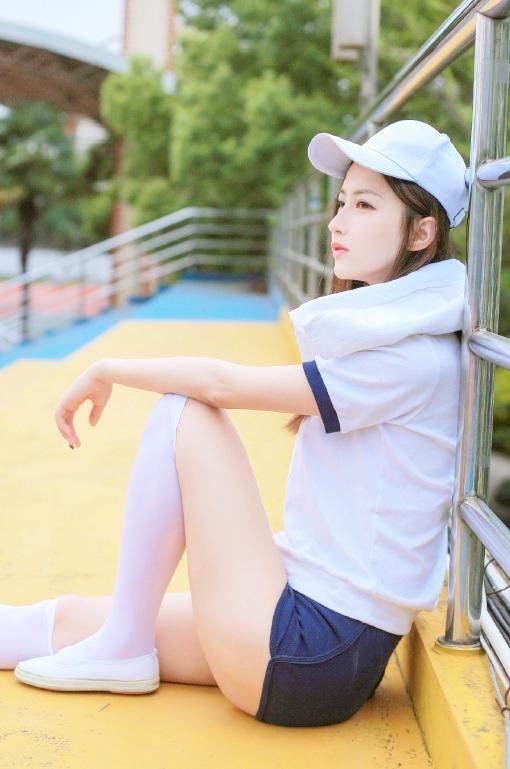 大长腿美女运动服性感撩人写真图片视频最新美女图片