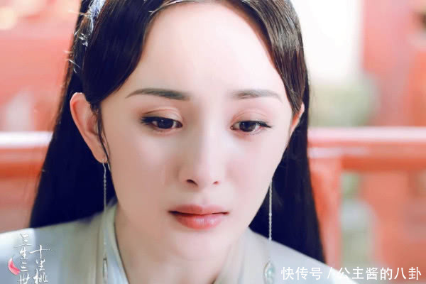 杨幂在《三生三世十里桃花》中饰演白浅,和夜华有三生虐恋,剧中的她