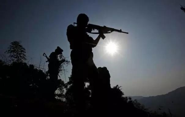 缅甸若开邦警察哨所遭袭13死9伤 图片