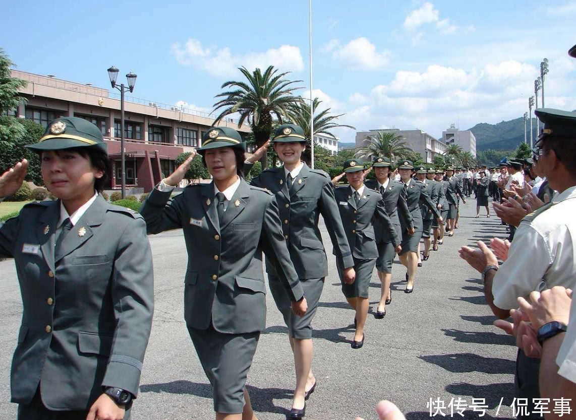 日本基本看不到胖子,女兵在部队经历了什么,参军后胖成水桶腰