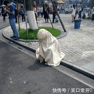 搞笑幽默的动态图gif 我仿佛听到一声惨叫-北京时间