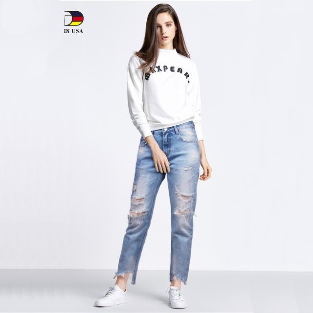 你敢学赵丽颖穿衣服吗?破洞牛仔裤穿出潮范,帅的没人可比