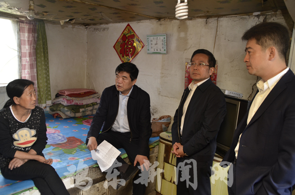 鸡西市副市长周春雁深入我县就农村贫困人口精准识别,精准退出工作