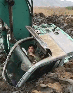 爆笑gif图:看看人家的老婆多懂事,不说了继续洗我的碗