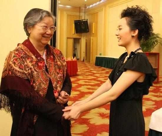 毛岸英妻子现状,再婚后生4子女,56年后携女儿前往朝鲜