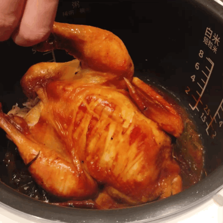 不用一滴水的电饭煲焗鸡:最简单的煲焗鸡菜,看了都流口水