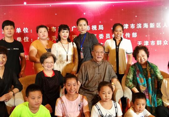 张德福出席"滨海杯"评剧新苗展演 为评剧"把脉"