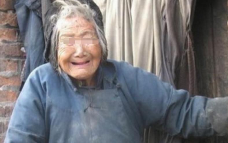 80岁老人被儿女抛弃,一个人独自生活,希望在死前看看他们一眼