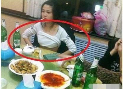 搞笑趣图:���子,出来吃个饭能不要得瑟吗?不觉得丢老公