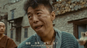 大哥,冷就不要出门啊,你这样让前面的妹子怎么想的