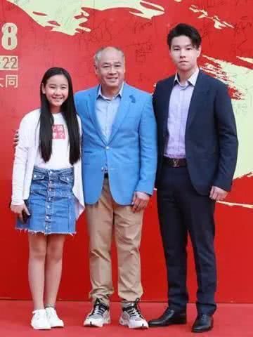 体操王子李宁一家现状如何?56岁妻子仍貌美,19岁儿子