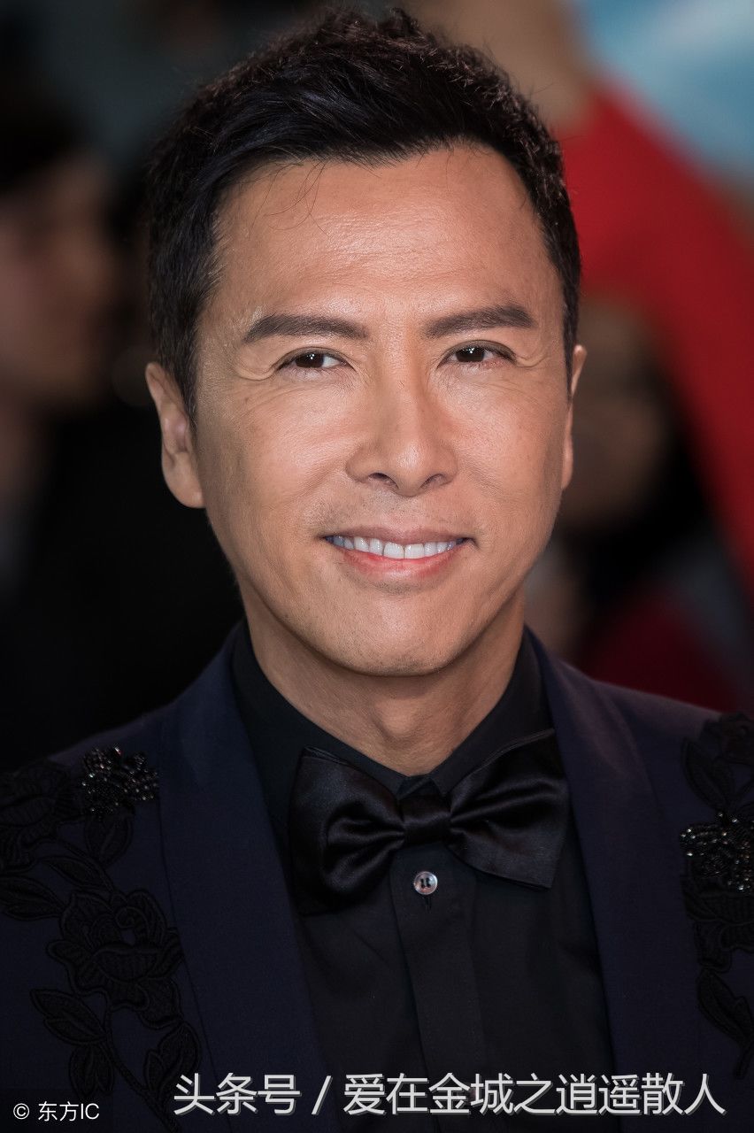 甄子丹新片马上上映,看他的坏笑就知道了,这才是自信的表达方式
