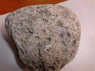 陨石从天而降,陨石收藏家闻声而动,可您知道陨石的价值嘛?
