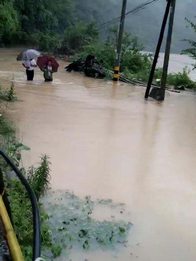 入汛第一轮强降雨来袭 降雨量最大212毫米 陕西多条河流出现洪水