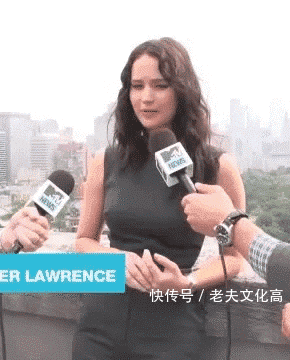 姑娘有点激动了,一不小心就露出本性了!