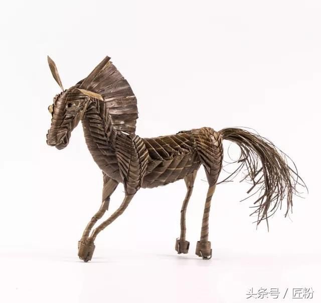 羌族草编匠人手下妙趣横生的动物世界