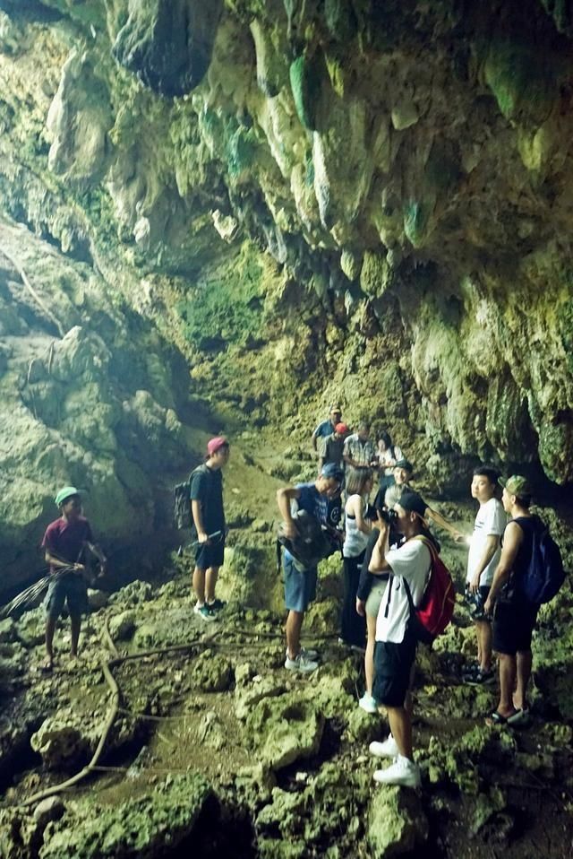 探秘原始食人族部落,当地村民好奇围观:第一次见到活的中国人!