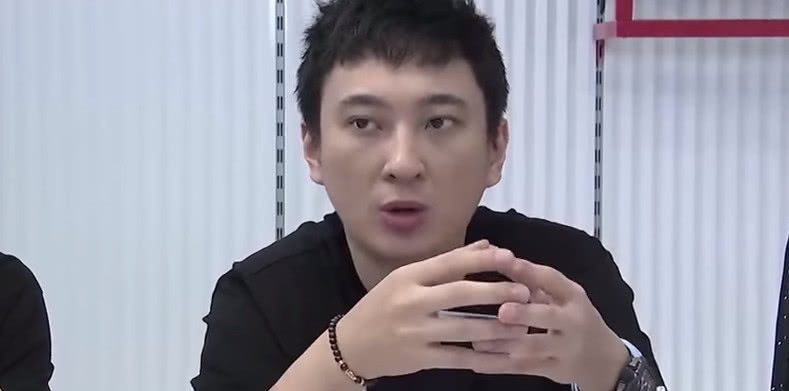 只是拍马屁王思聪义正言辞:我聚会a只是女生生穿女孩同学不算什么图片