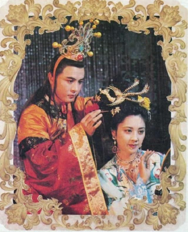西游记珍贵剧照:杨洁导演坐在徐少华和朱琳中间,好个郎才女貌!