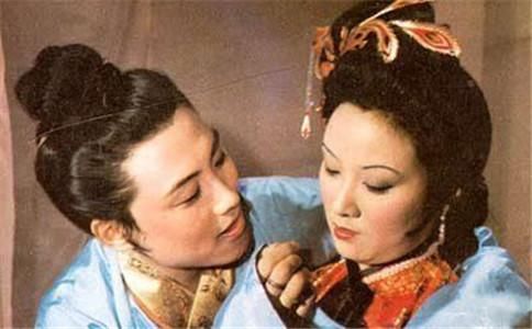 原著中,贾琏和鲍二家的偷情,鲍二家的背地里说"多早晚你那阎王老婆