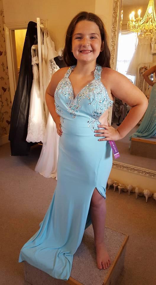 我女儿八岁,最发现隔几分钟就会出口长气!请教