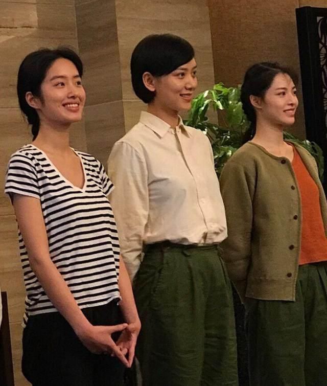 在《芳华》选角时,冯小刚觉得找不到好演员,于是就在朋友圈发了一则