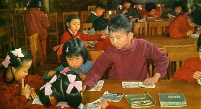 难得一见,上世纪60年代儿童生活学习彩色照片