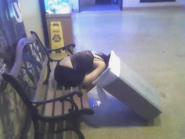 实拍酒吧门口捡尸 图片合集