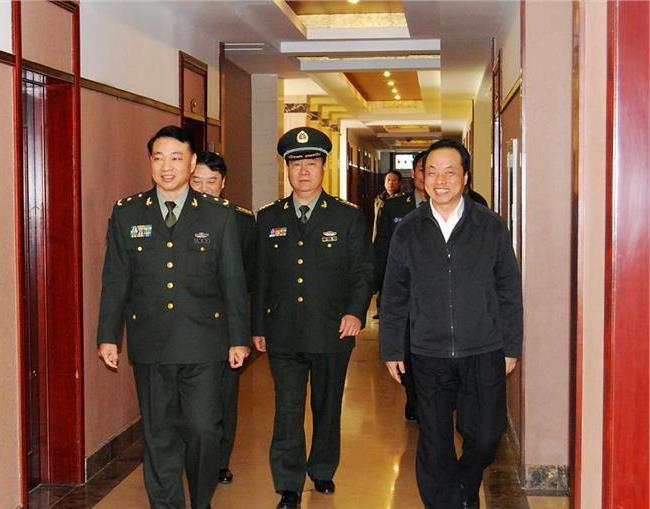 许世友将军儿子,大专学历,16岁参军官至少将,现离休