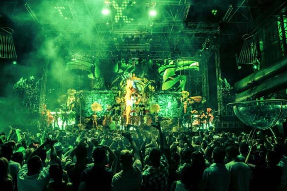 与国内夜店不同,ibiza夜店的 party animal 们都是单纯享受音乐.