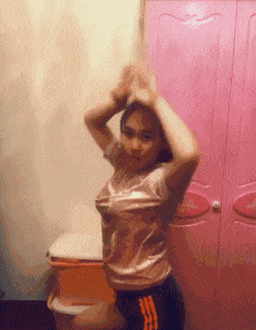 搞笑gif:美女,你以为这是在公园乘凉呢