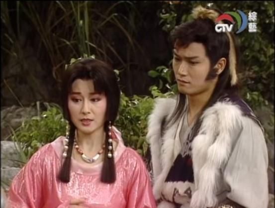 1990年,40岁的潘迎紫主演了古装大女主戏《浴火凤凰》,在剧中饰演凤凰