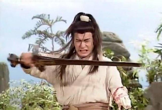 四版杨过的"玄铁重剑"古天乐的最经典,黄晓明这是拿了把铡刀?