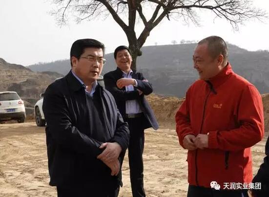 甘肃镇原县党政主要领导到项目地视察