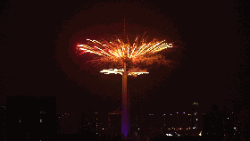 灯光秀 烟花秀持续了约10分钟 绚丽多彩的电子烟花争相在成都夜空绽放