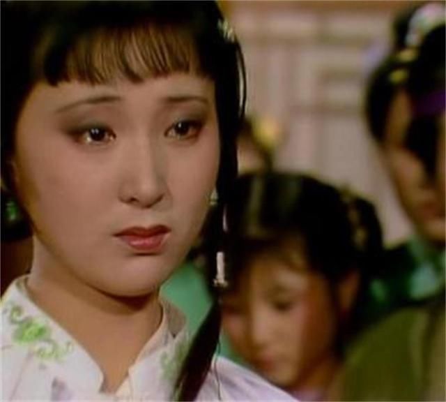 林黛玉自小体弱多病,曾有坡脚道士说,这孩子须待在父母身边方能长大