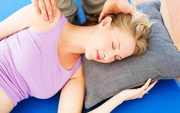 孕晚期左侧睡肚子就痛,是不是压着宝宝了,那应