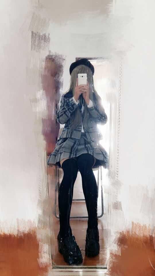 还会打扮好嘛,又是粉底,又是防晒,你以为你想象中男生穿女装是这样的