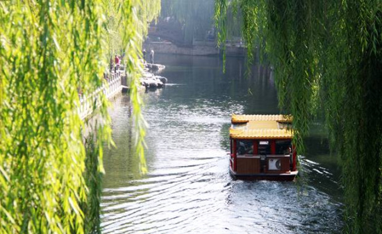 济南护城河,亦称"济南环城河,别称泺水,泺河等.