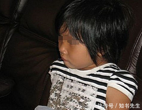 v被子后被子每天蒙浑身生穿小女照内衣里睡觉1,妈妈大汗,女儿清图片