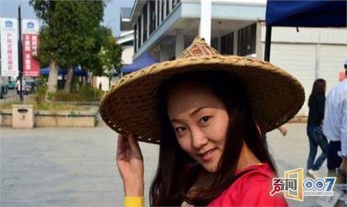 越南过后最赚钱的美女,最后一个肚兜v过后行业美女游客旗袍图片