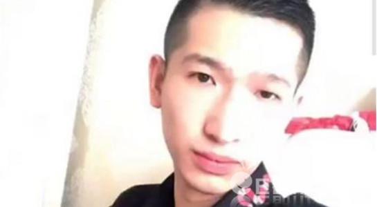 狗磊算是快手上占一把交椅的红人,国际庄磊哥这么霸气的名字就知道不