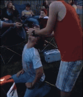 爆笑gif图:妹子相信你是个女汉子,也不能这样不雅观呀