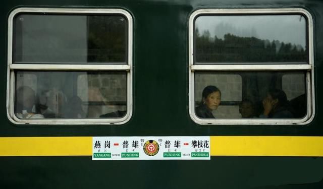 因新老客车车体交替衔接过渡的原因,6月18日,19日,5635次旅客列车停运