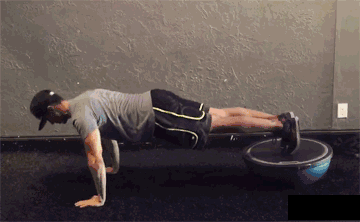 这四个动作很适合新手,每个动作进行10-15次*4组,锻炼后要针对胸部