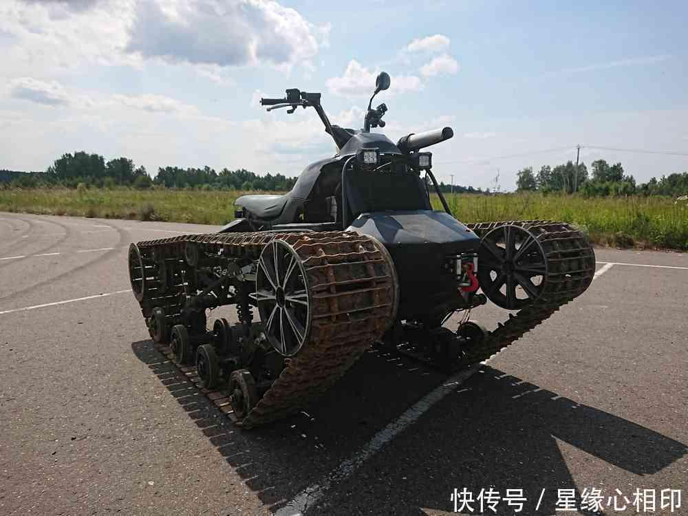 俄罗斯人花50000多元造出履带全地形车,外形如同小坦克,战斗民族这